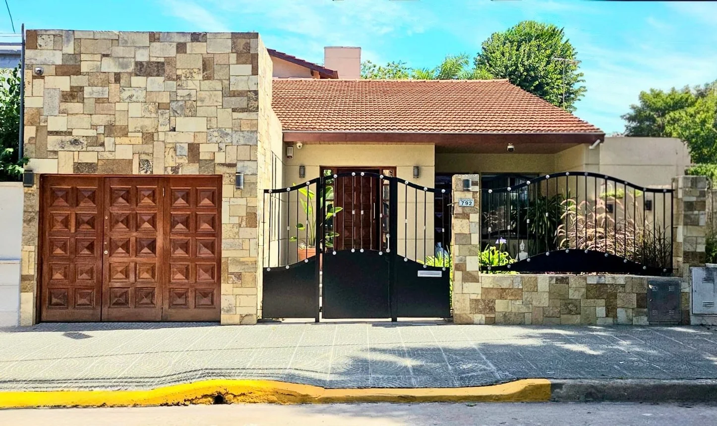 Casa de 7 ambientes en venta en San Isidro, Acassuso 700, foto 2