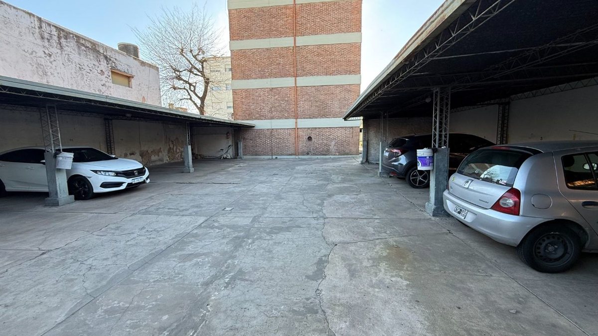 Foto 13 — Cochera en venta en La Plata portón automatizado