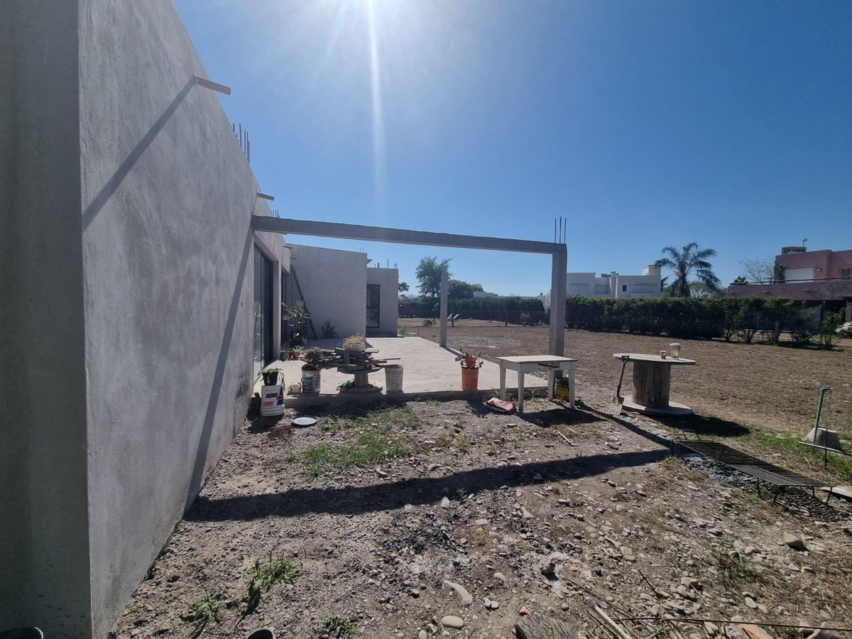 CASA 2 DORMITORIOS VENTA LA FIDELINA 307 M2 - foto 3