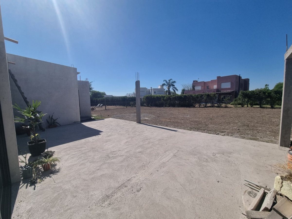 CASA 2 DORMITORIOS VENTA LA FIDELINA 307 M2 - foto 2