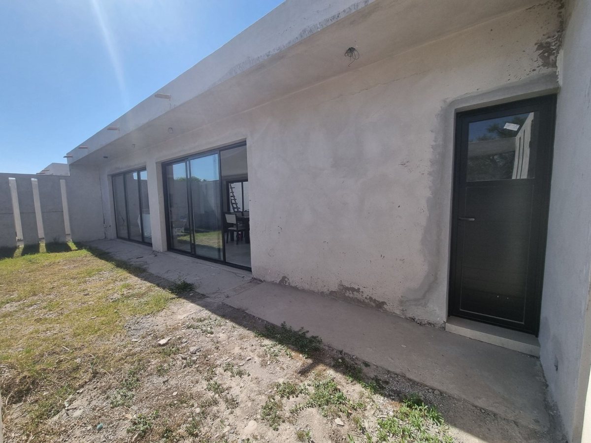 CASA 2 DORMITORIOS VENTA LA FIDELINA 307 M2 - foto 16