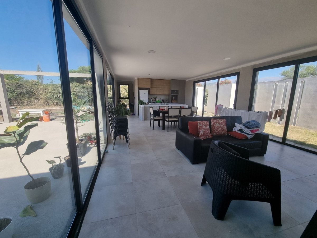 CASA 2 DORMITORIOS VENTA LA FIDELINA 307 M2 - foto 12