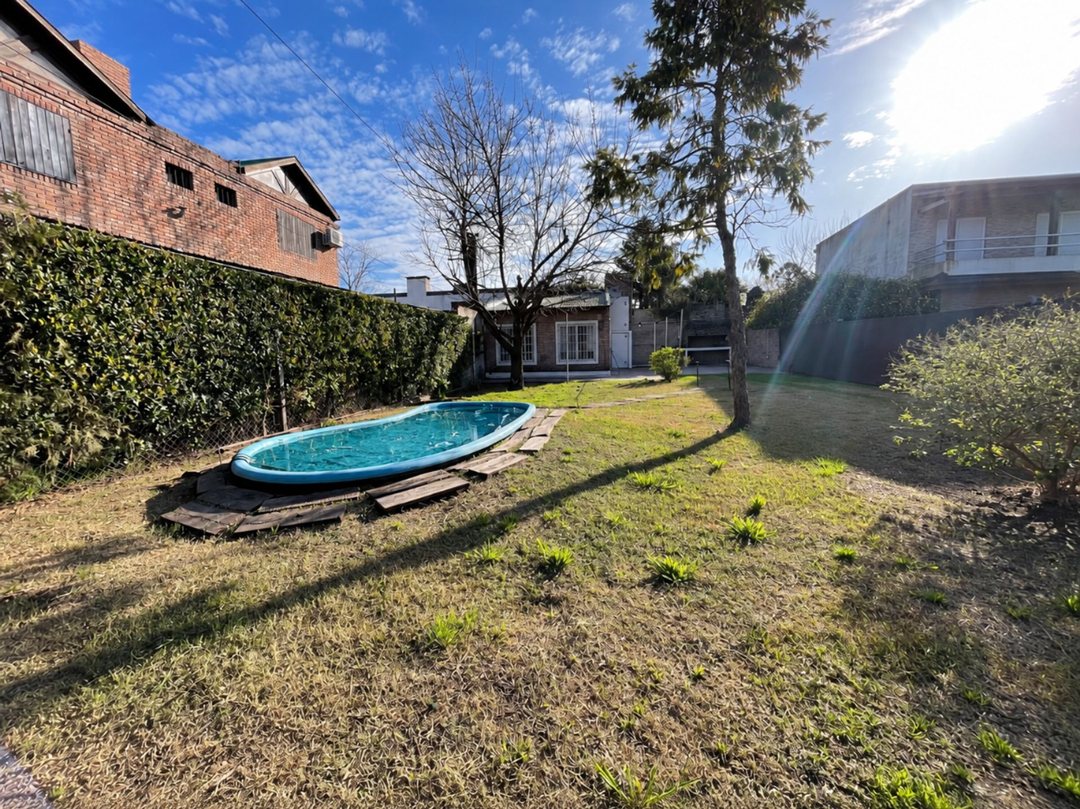 CASA EN VENTA  FUNES  JARDIN PILETA APTA CREDITO