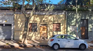 VENTA - CASA A RECICLAR - 3 DORMITORIOS