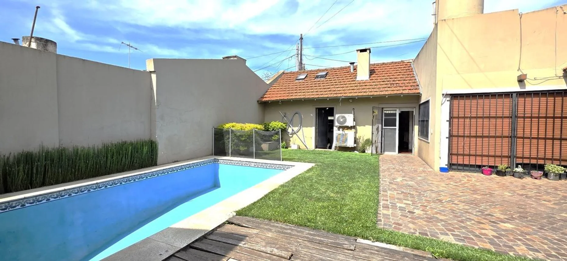 Casa en venta en Banfield, foto 2
