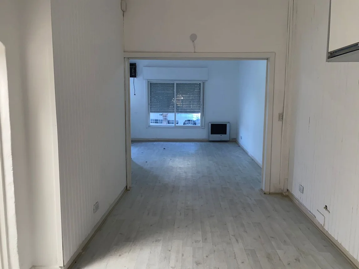 PH de 3 ambientes en venta en Castelar, República de Eslovenia 1500, foto 2