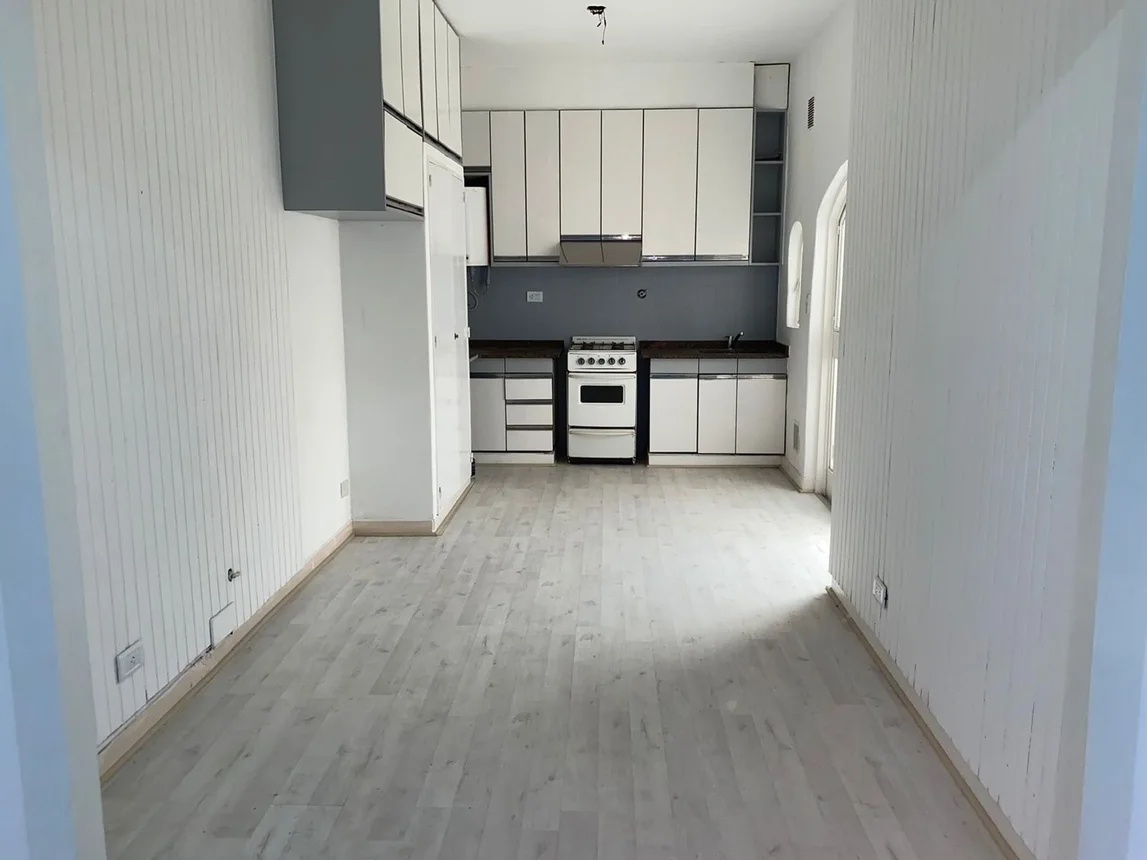 PH de 3 ambientes en venta en Castelar, República de Eslovenia 1500