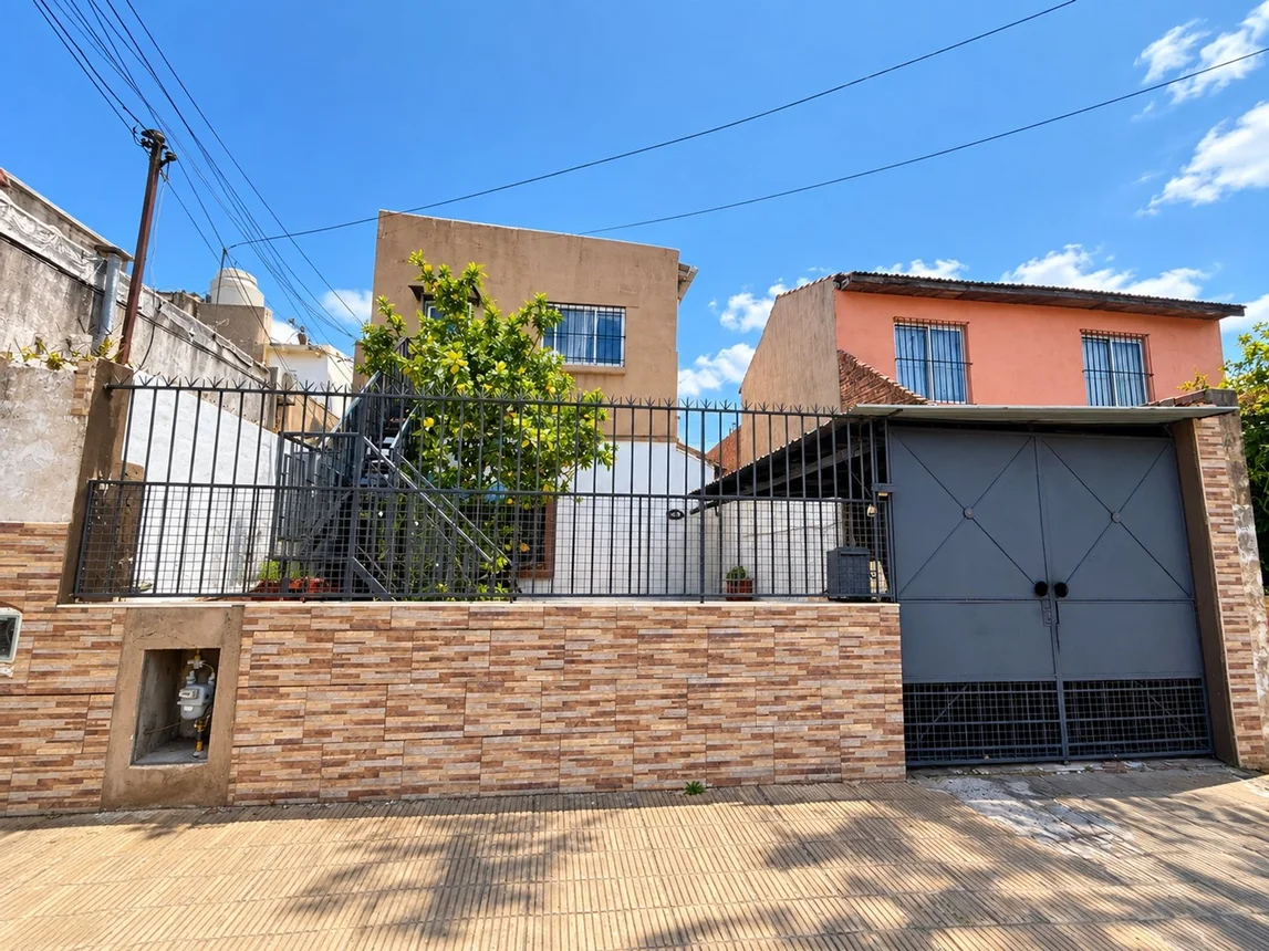 Casa de 7 ambientes en venta en Sarandí, Teniente Coronel Magan 300