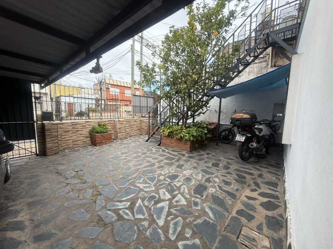 Casa de 7 ambientes en venta en Sarandí, Teniente Coronel Magan 300, foto 2