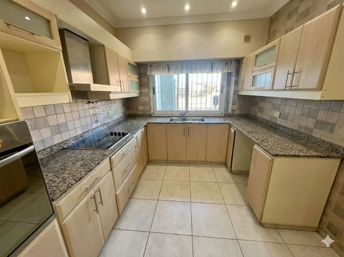 Venta de amplio chalet 6 amb, cochera, patio,, foto 5