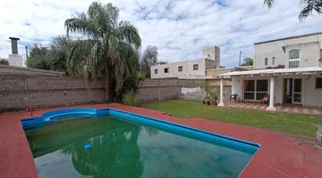 Venta de casa con departamento Arguello Córdoba