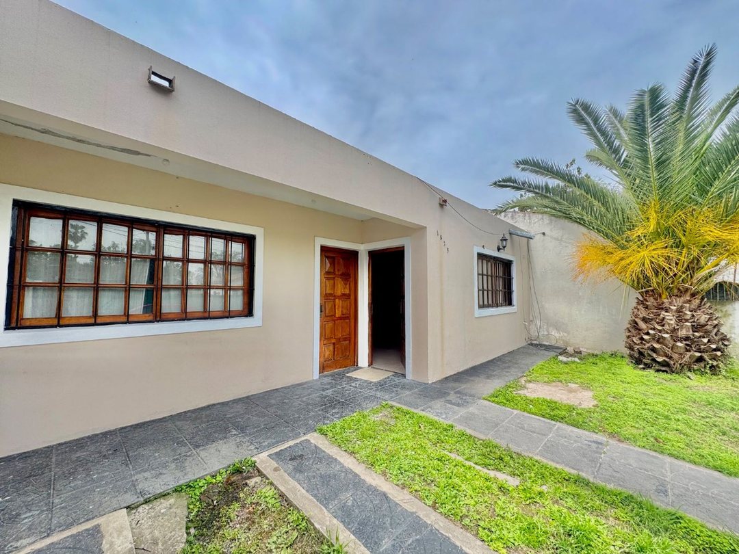 VENTA CASA 3 AMBIENTES HURLINGHAM LOTE 333m2