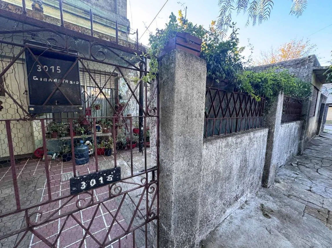 Casa en venta en Castelar, foto 2