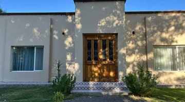 CASA DOS DORMITORIOS CON PILETA