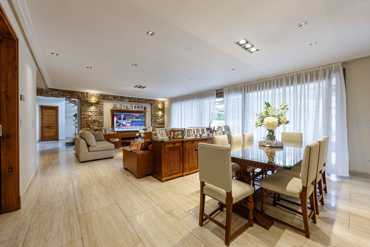 Foto 7 — VENTA IMPONENTE CASA DE LUJO EN BARRIO DALVIAN MDZ