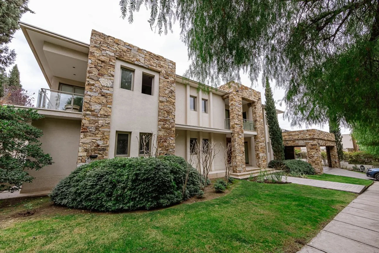 Venta imponente casa de lujo en barrio dalvian mdz, foto 1