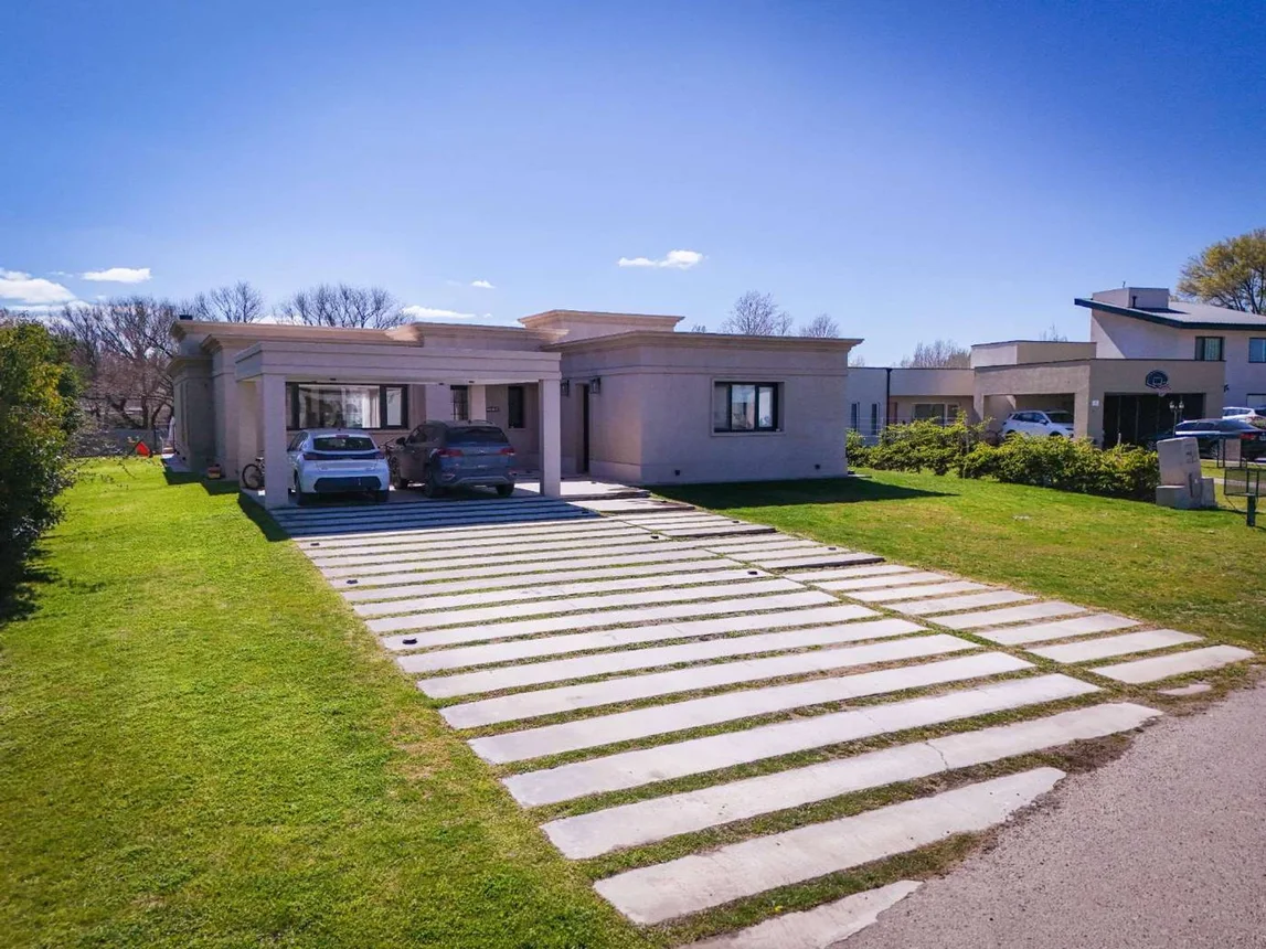 Casa en venta en Neuquén, foto 2