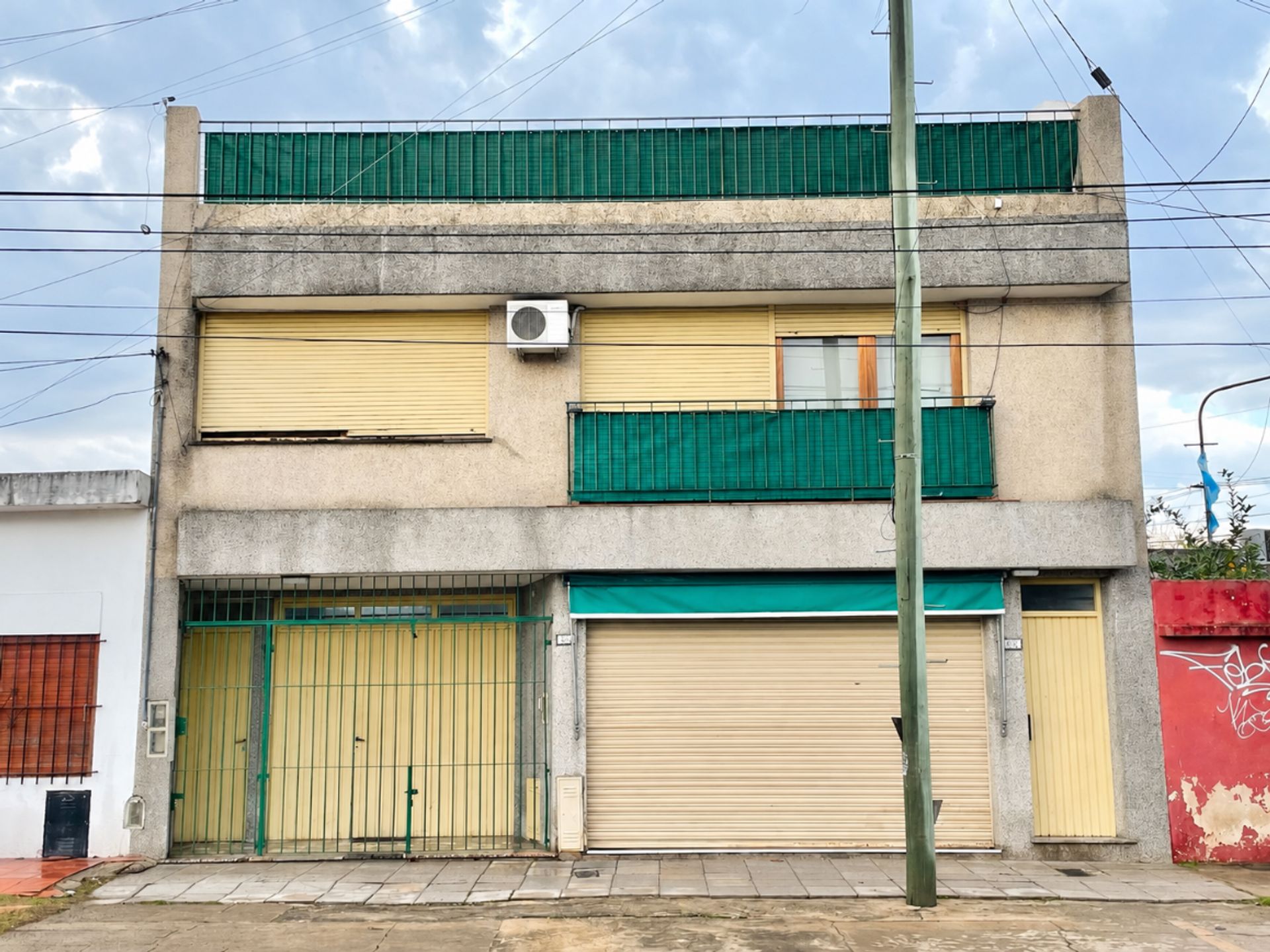 VENTA CASA BERNAL ESTE CON LOCAL COCHERA PATIO