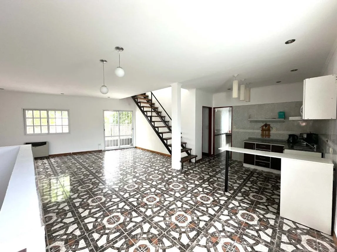 PH de 4 ambientes en venta en Bernal Este, Cerrito 0