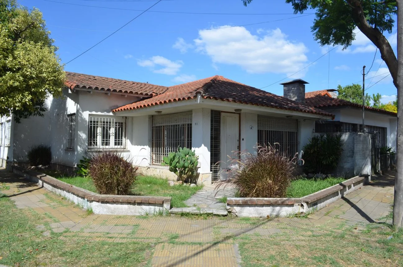 Casa de 5 ambientes en venta en Bernal Oeste, Comandante Franco 0