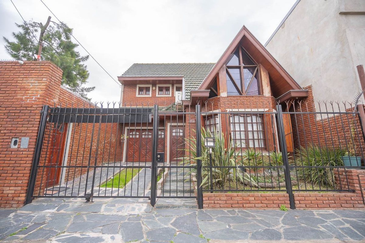 OPORTUNIDAD CASA C/ JARDIN QUINCHO BERNAL QUILMES