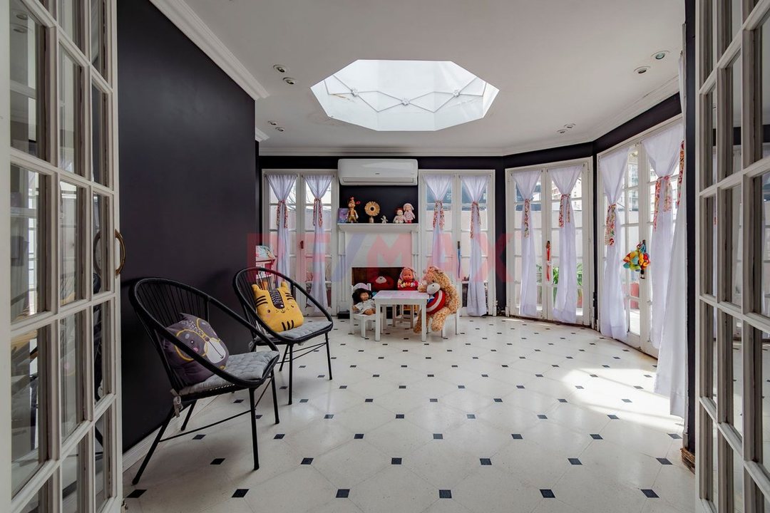 Venta- depto con balcón corrido y patio propio