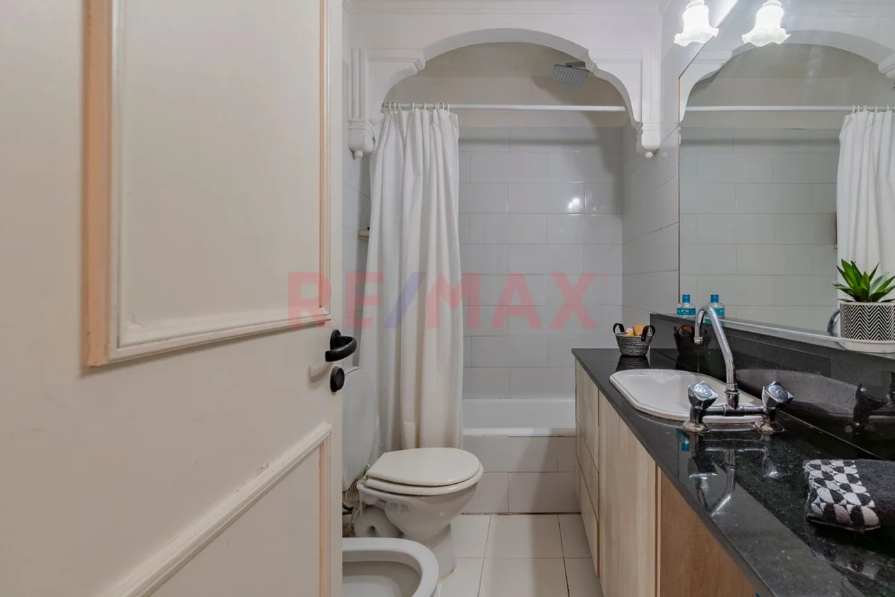 Venta- depto con balcón corrido y patio propio, foto 5