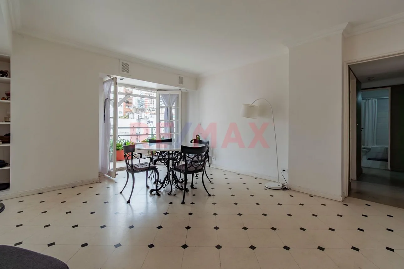 Venta- depto con balcón corrido y patio propio, foto 4
