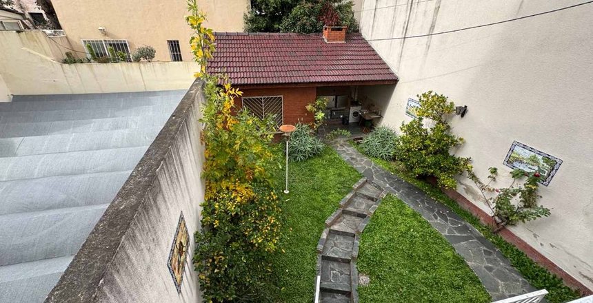 VENTA CASA 5 AMB 3 COCHERAS QUINCHO JARDIN PARRIL