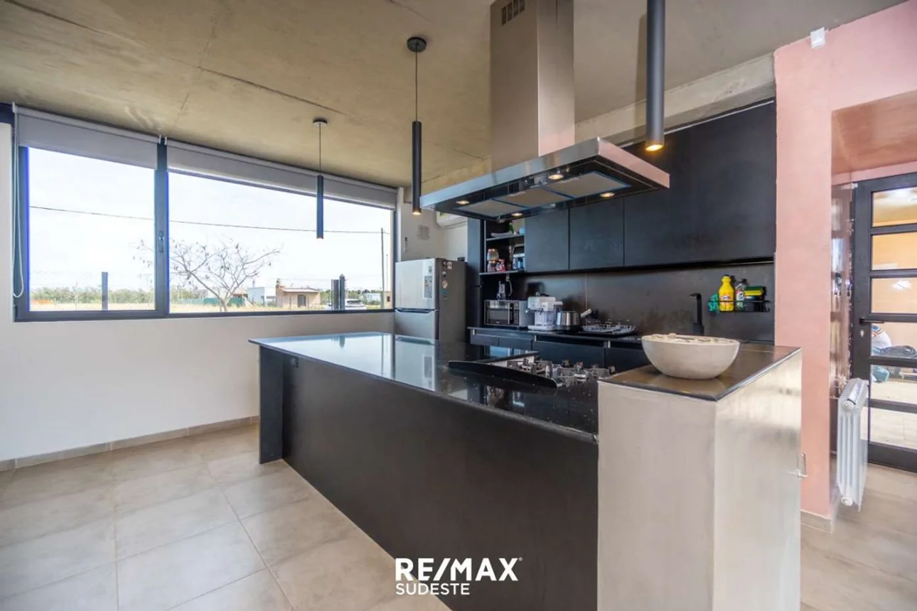 Casa de 3 ambientes en venta en Bahía Blanca, Castelli 4800