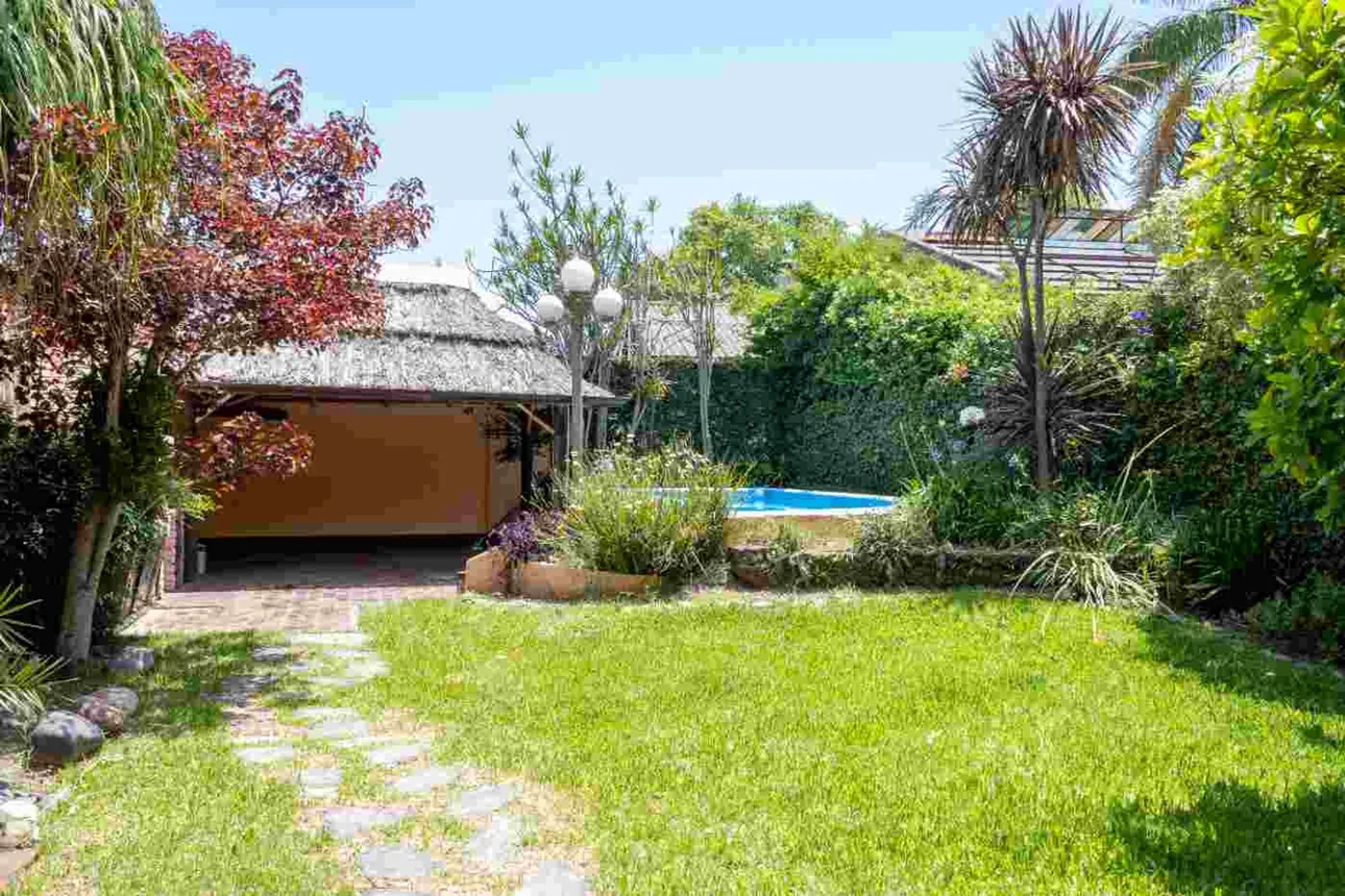 Casa en venta en Quilmes, foto 2