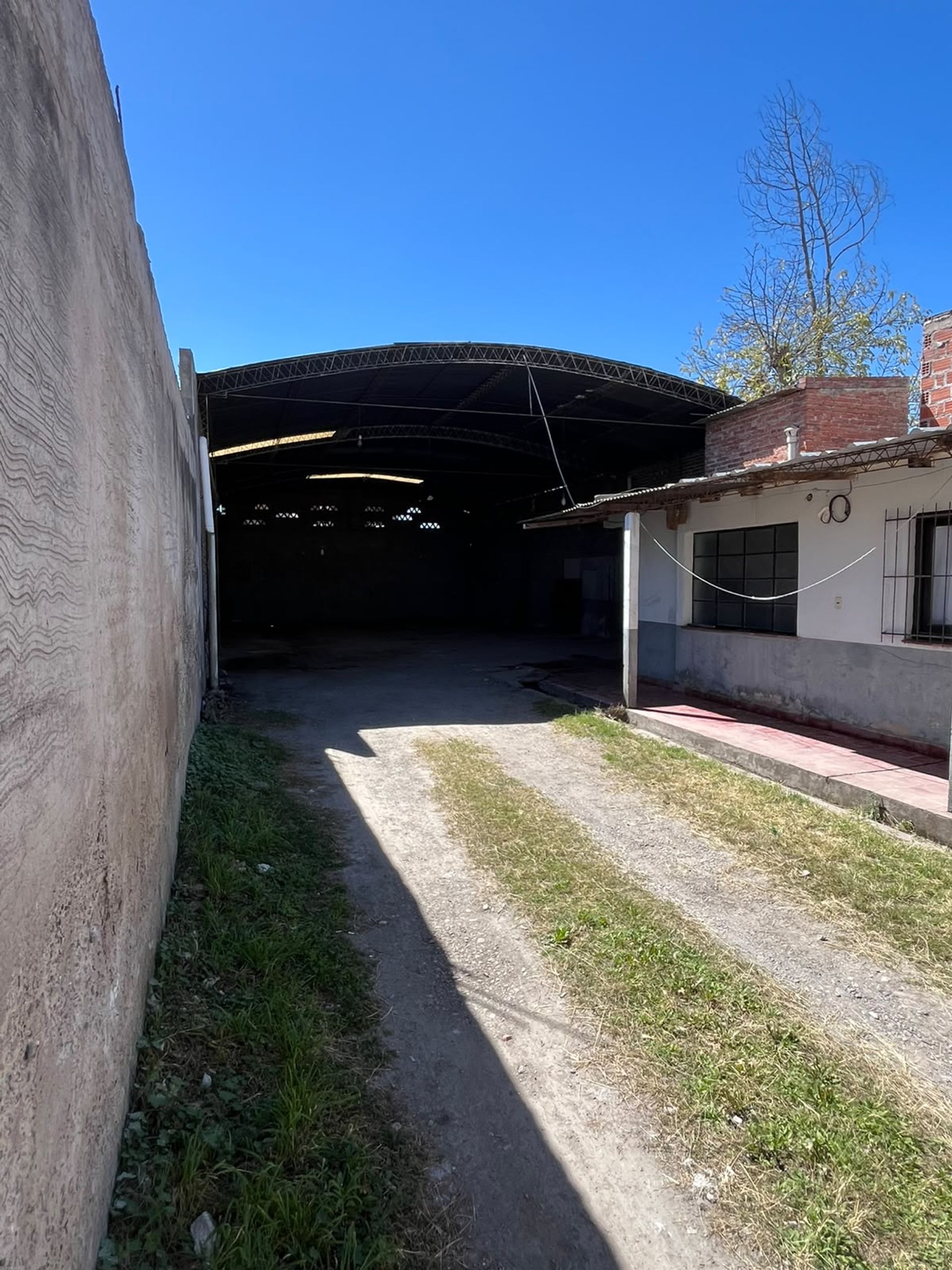VENTA GALPON ZONA OESTE 300M2 APTO PERMUTA - foto 3