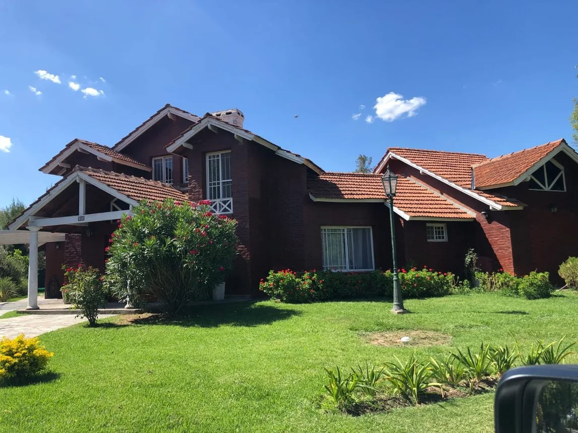 Casa en venta en Pilar, foto 2