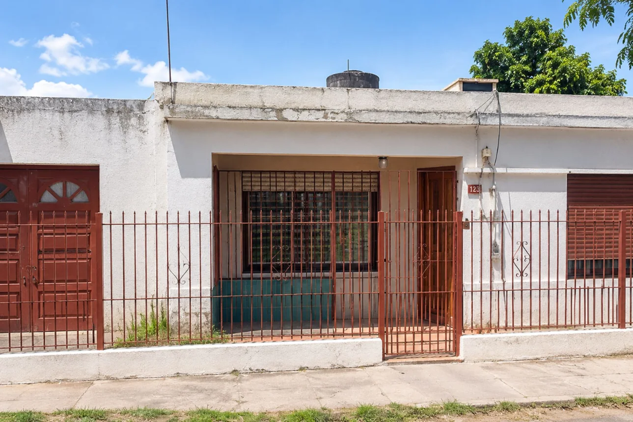 Casa de 4 ambientes en venta en Banfield, Profesor Cid Guidi de Franc 1000