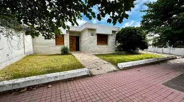 VENTA CASA 5 DORMI, ESCRITORIO, PILETA APT CREDITO