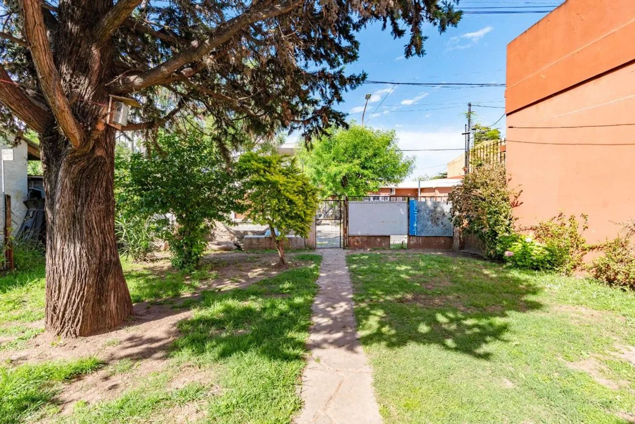 Casa en venta en Villa Luzuriaga, foto 2