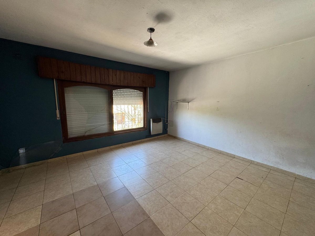 Foto 6 — VENTA CASA CON LOCALES GARIN OPORTUNIDAD