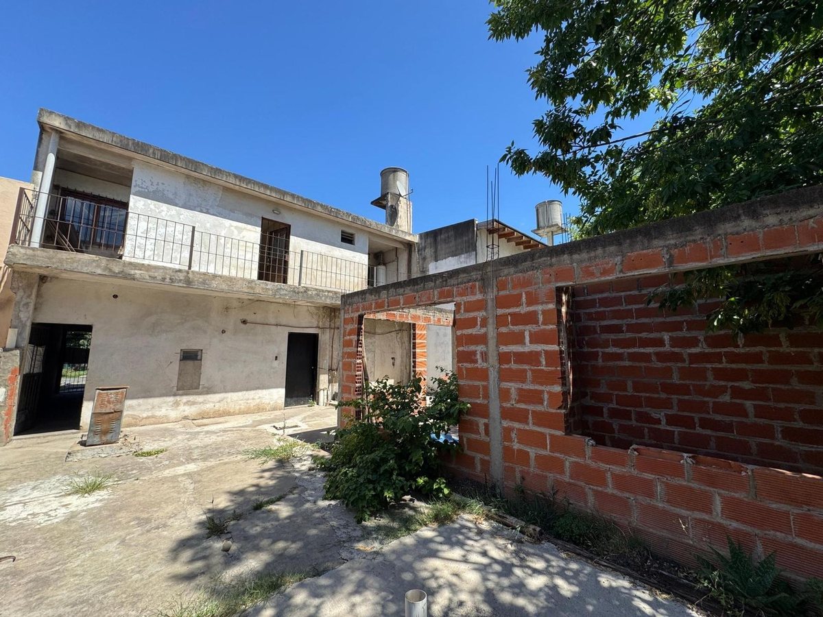 Foto 13 — VENTA CASA CON LOCALES GARIN OPORTUNIDAD