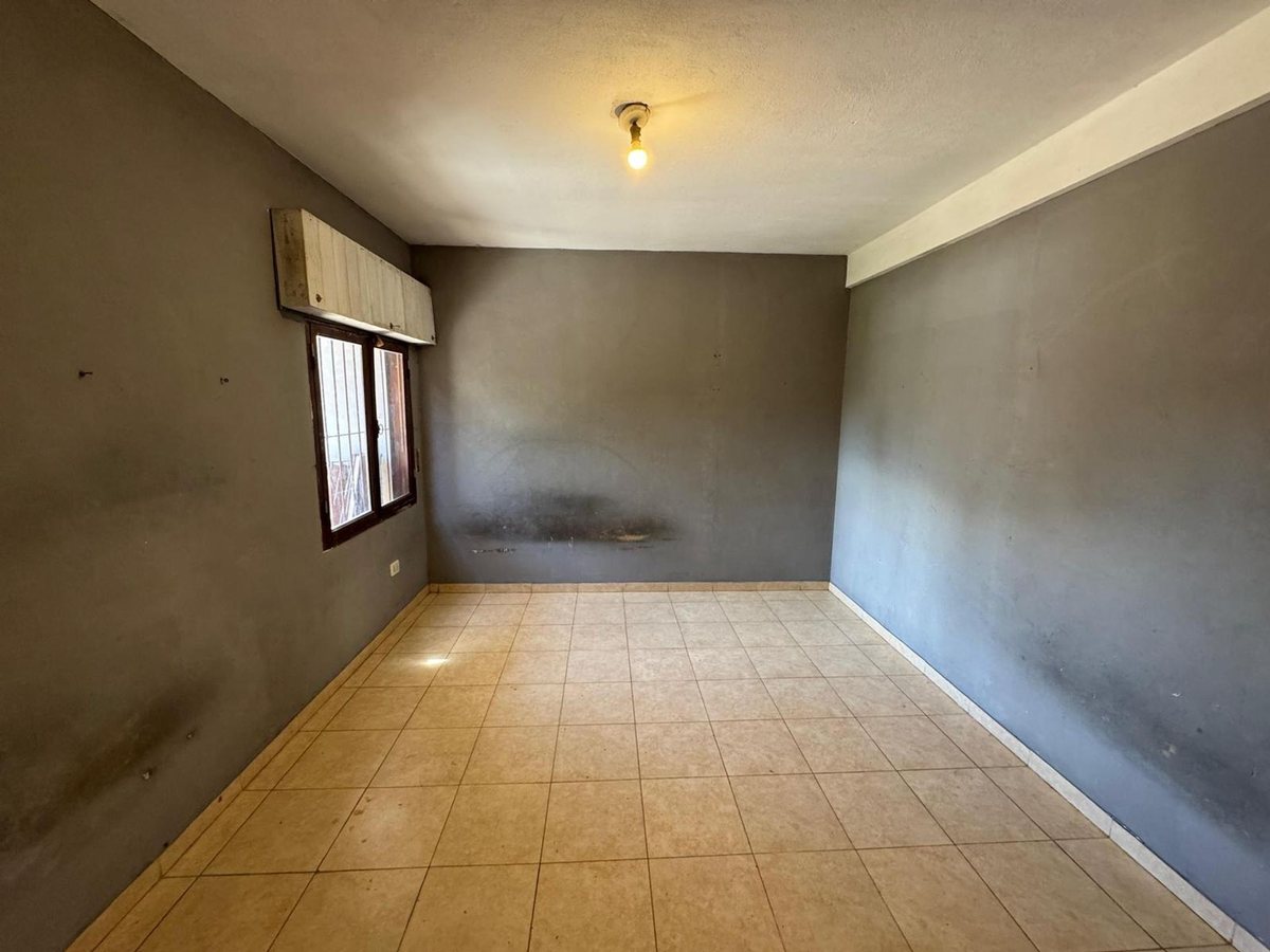 Foto 9 — VENTA CASA CON LOCALES GARIN OPORTUNIDAD