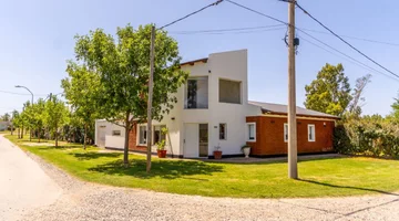 VENTA HERMOSA CASA EN BARRIO PAGO CHICO