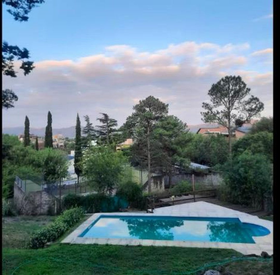 VENDO CASA VILLA DEL LAGO CARLOS PAZ