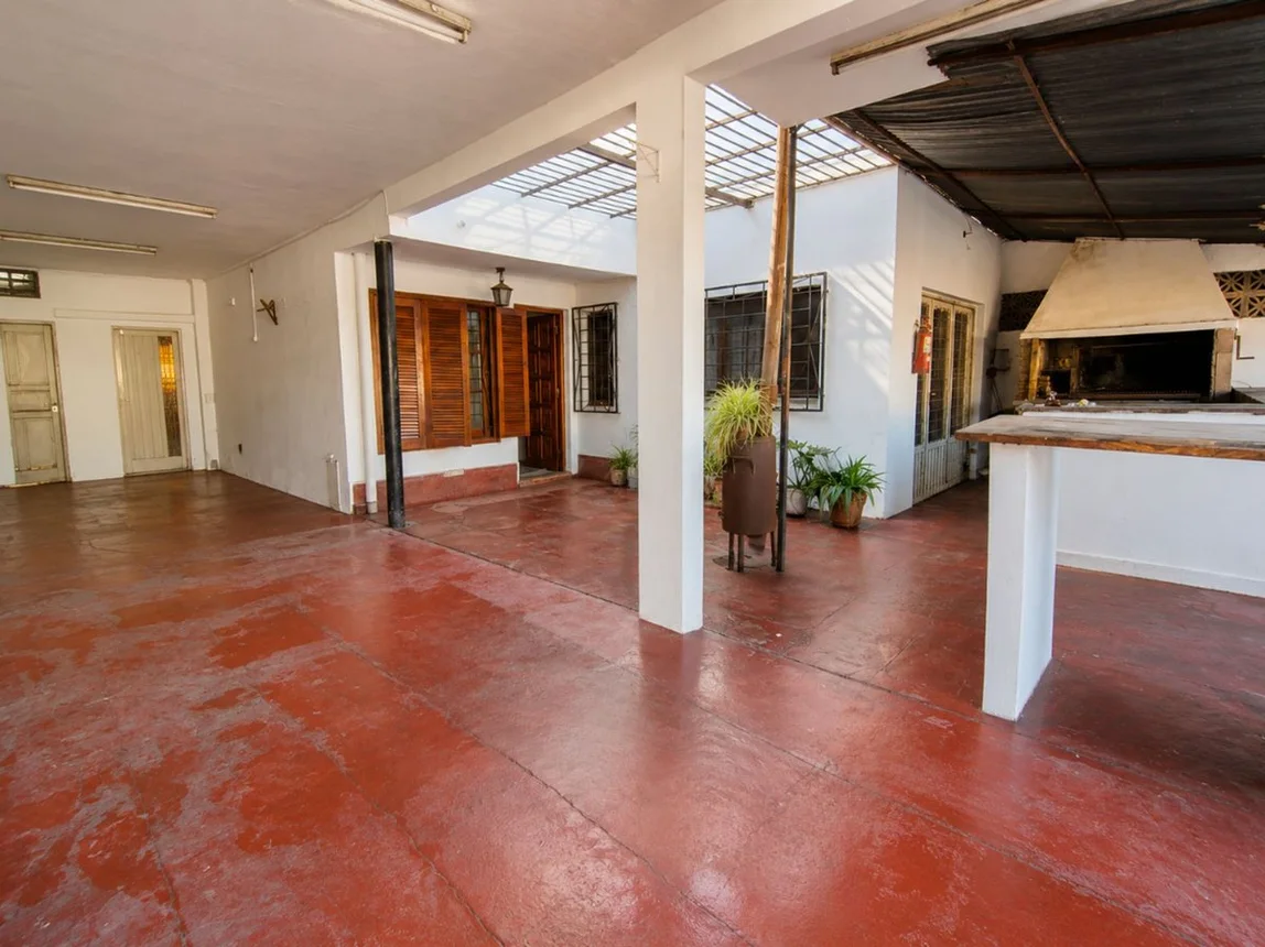 Casa de 6 ambientes en venta en Florencio Varela, Camino General Belgrano 5500, foto 4