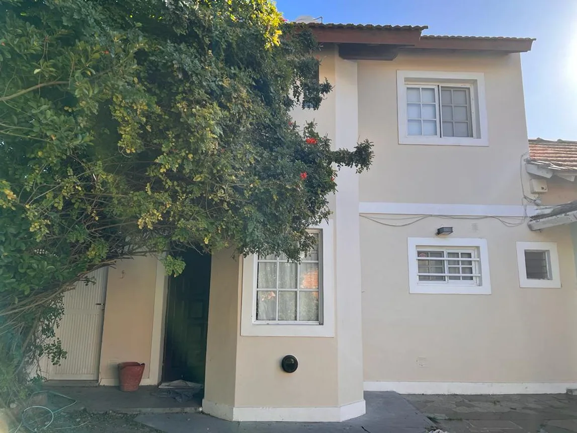 Dúplex de 4 ambientes en venta en Pinamar, Cairo y Sarandi 200