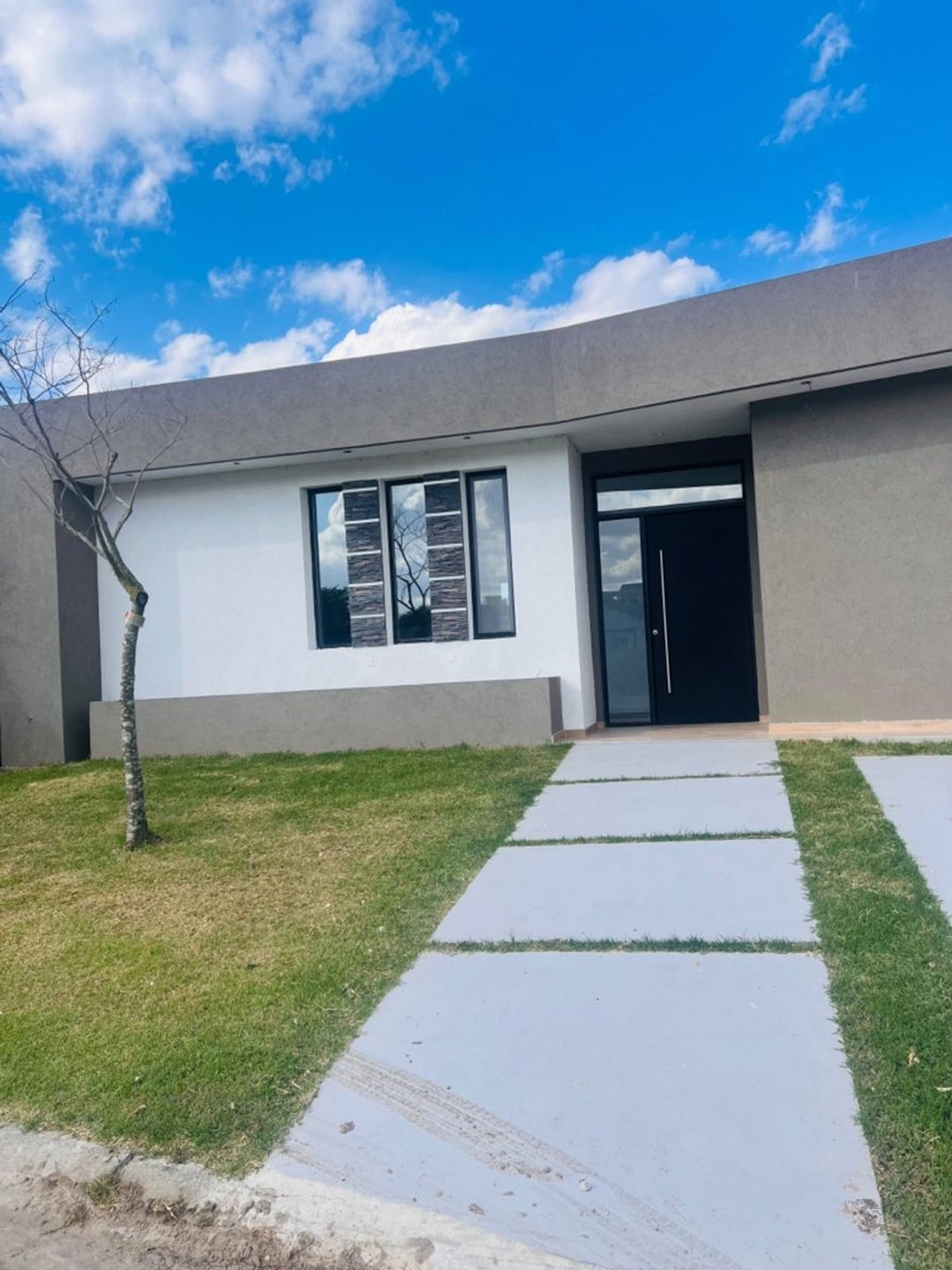 VENTA CASA 5 AMBIENTES STA ELENA PILAR DEL ESTE
