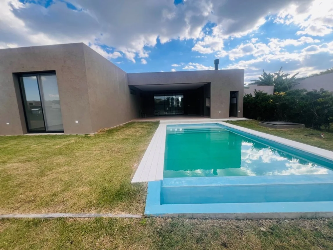 Casa en venta en Pilar, foto 3