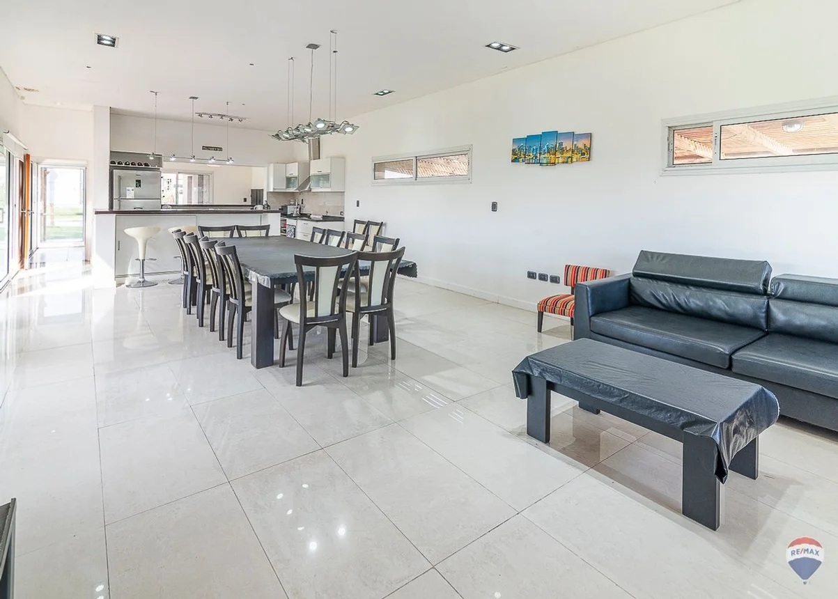Casa en venta en Pilar, foto 3