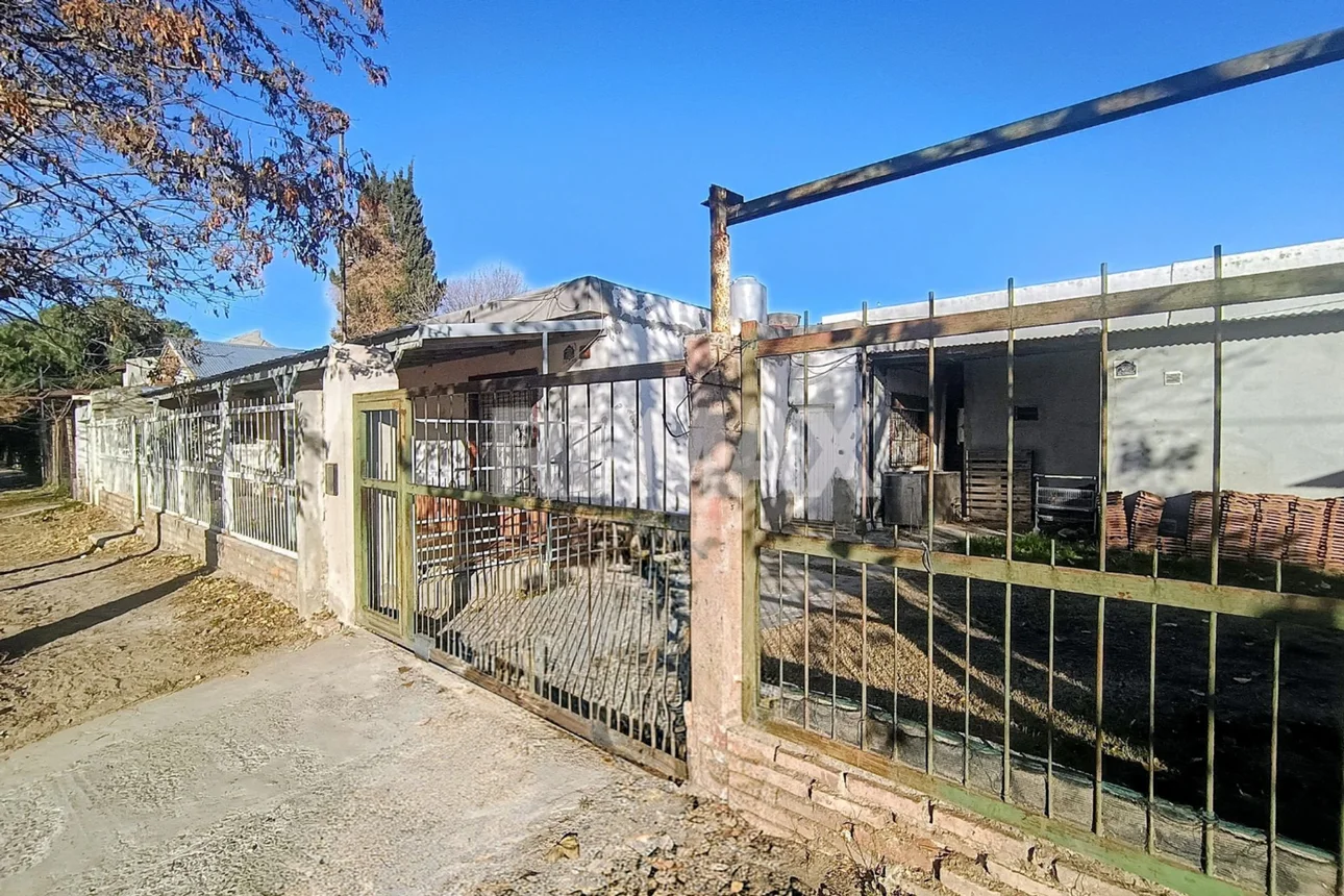 Casa de 4 ambientes en venta en Neuquén, Lamarque 900, foto 4