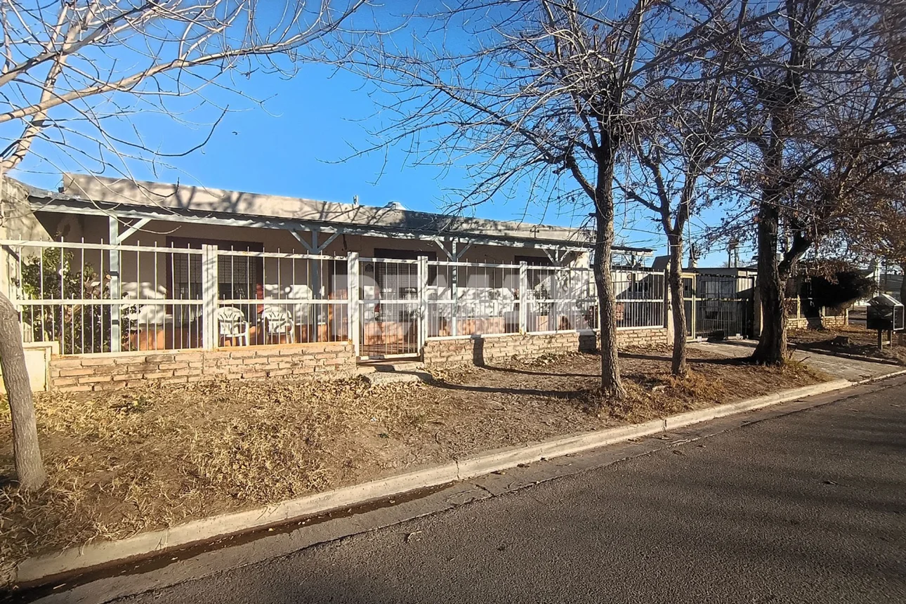 Casa de 4 ambientes en venta en Neuquén, Lamarque 900, foto 3