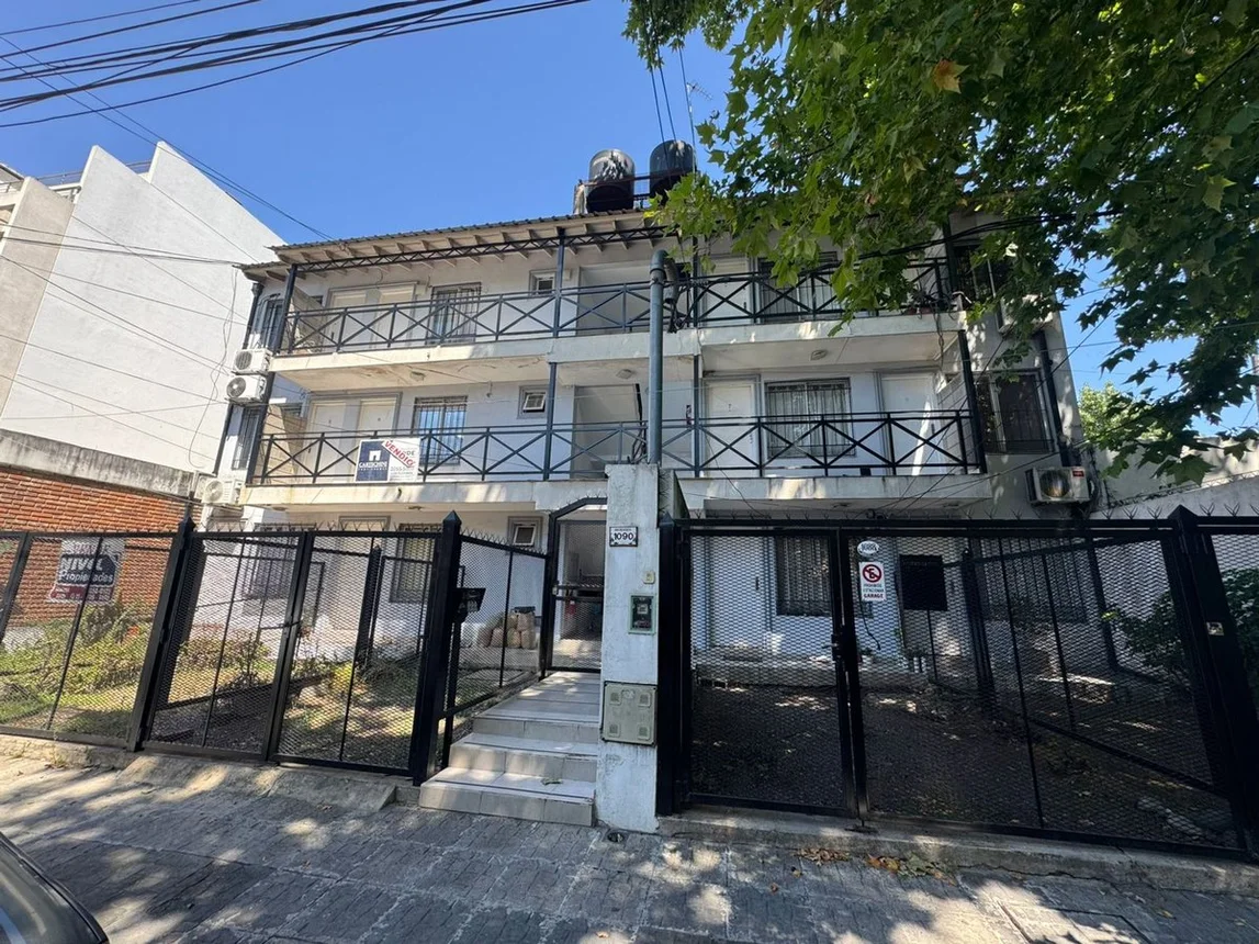 Departamento de 2 ambientes en venta en Castelar, Mercedes 1000