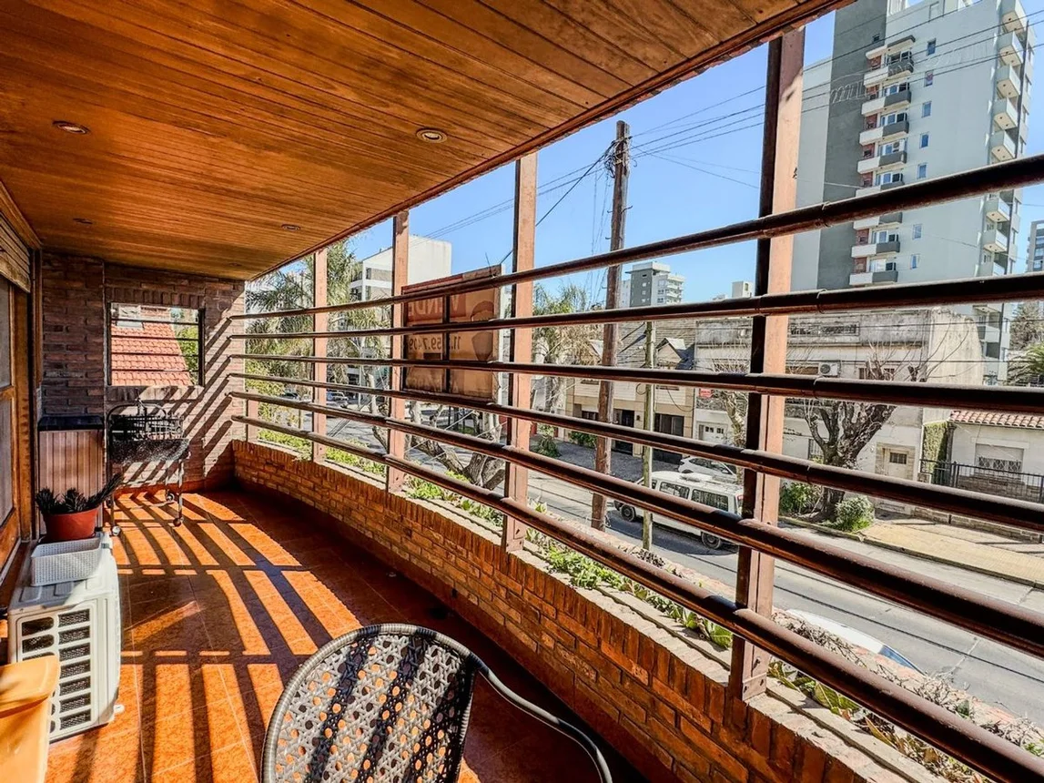 Piso de 4 ambientes en venta en Quilmes, Brandsen 400